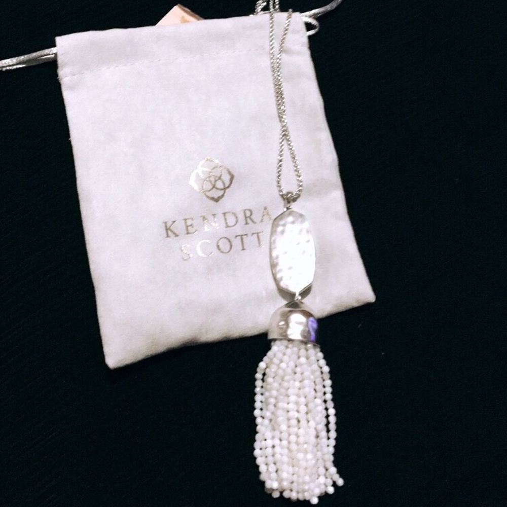 Kendra Scott necklace — white — new